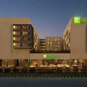 https://holiday-inn-new-delhi-international-airport.hotelsdelhi.org